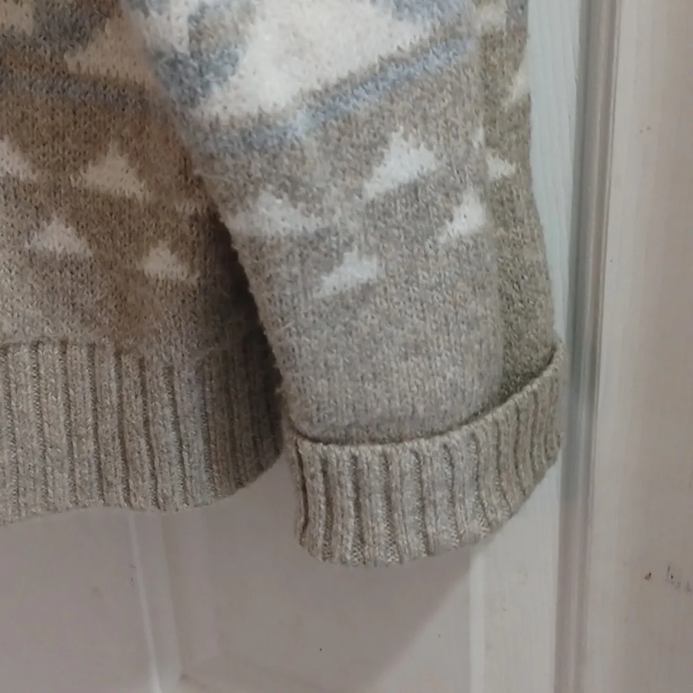 Old Navy Men's Tan and Gray Patterned Crewneck Sweater